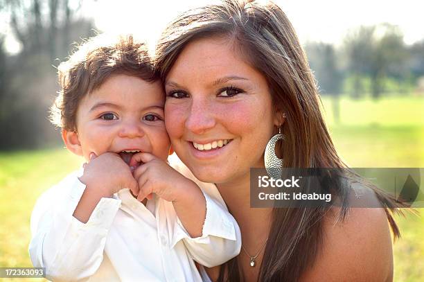 Foto de Retrato De Felicidade e mais fotos de stock de Adolescente Grávida - Adolescente Grávida, Etnia caucasiana, Colorido