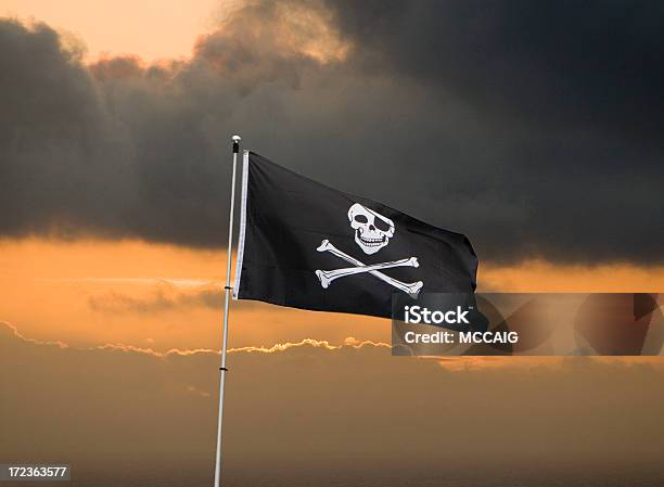 Piratenflagge Stockfoto und mehr Bilder von Seeräuber - Seeräuber, Bewegung, Brigg