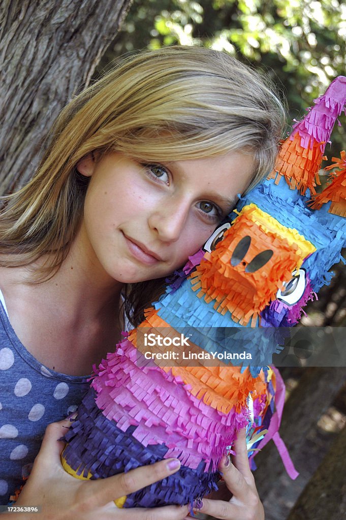 Girl を包む Pinata - 14歳から15歳のロイヤリティフリーストックフォト