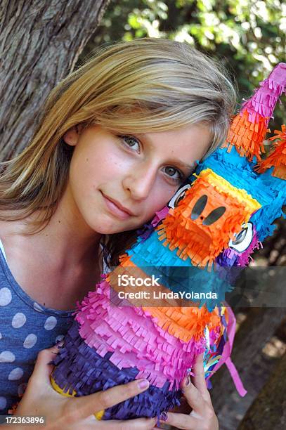 Girl を包む Pinata - 14歳から15歳のストックフォトや画像を多数ご用意 - 14歳から15歳, カラフル, ティーンエイジャー