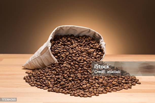 Foto de Ainda Vida De Grãos De Café e mais fotos de stock de Café Turco - Café Turco, Grão de café verde, Saco - Bolsa