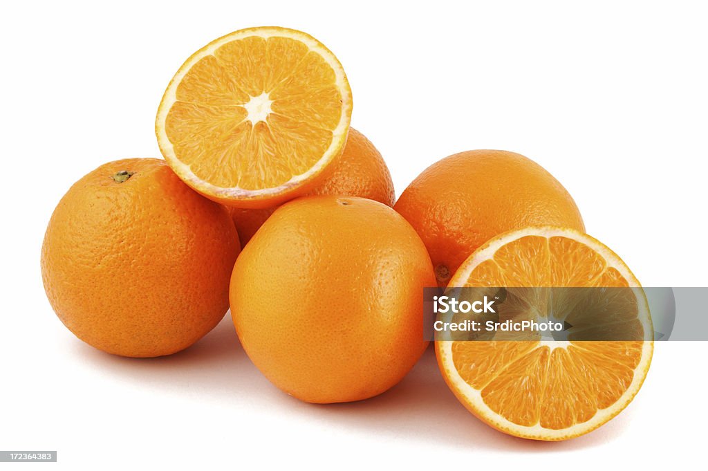 Gros plan studio photo de 5 oranges sur fond blanc - Photo de Orange - Fruit libre de droits