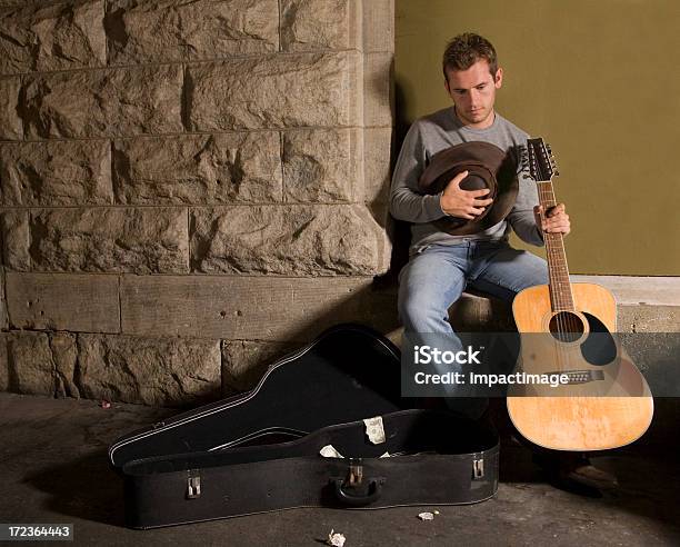 Foto de Sem Músico e mais fotos de stock de 20-24 Anos - 20-24 Anos, 25-30 Anos, Adulto