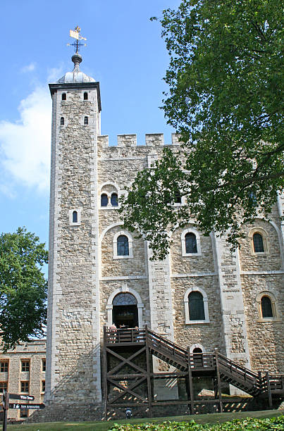 istock Historic Tower of London 172364650