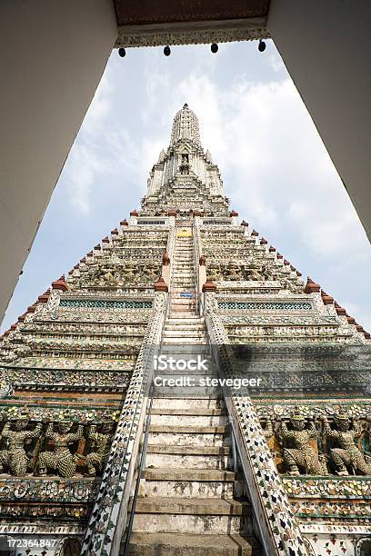 Wat Arun Em Banguecoque - Fotografias de stock e mais imagens de Arquitetura - Arquitetura, Banguecoque, Budismo