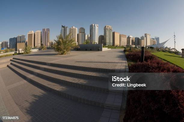 Horizonte De Abu Dhabi - Fotografias de stock e mais imagens de Abu Dhabi - Abu Dhabi, Ajardinado, Alto - Descrição Física