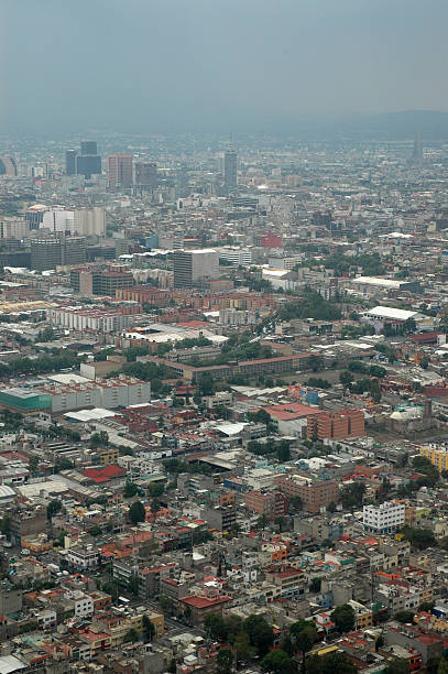 mexiko-stadt, luftaufnahme - smog mexico mexico city air pollution stock-fotos und bilder