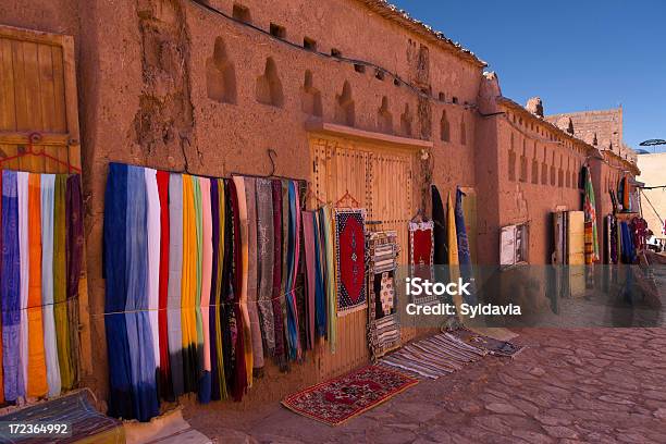 Mercado De Calle Foto de stock y más banco de imágenes de Marruecos - Marruecos, Vestido tradicional, Aire libre