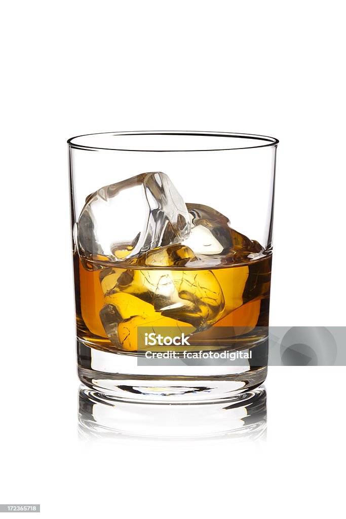 Whisky avec glaçons - Photo de Verre libre de droits