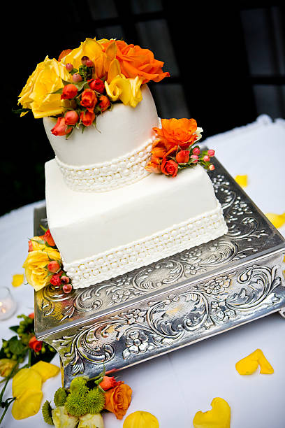 istock wedding cake and flowers (slant shot) 172365840