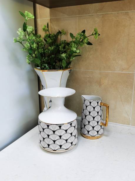 istock Exquisite ceramic crafts and green plants 1723661835