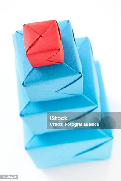 Piramide Di Cubi - Fotografie stock e altre immagini di A forma di blocco - A forma di blocco, Astratto, Bianco