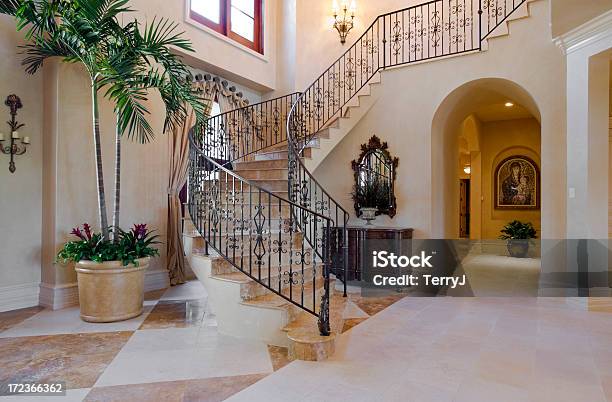階段 - 邸宅のストックフォトや画像を多数ご用意 - 邸宅, 乗り物内部, 屋内