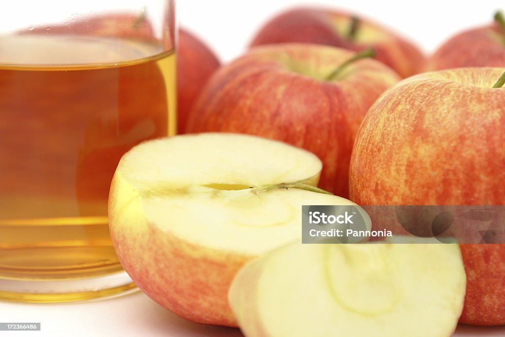 Maçãs e suco de maçã - Foto de stock de Bebida royalty-free