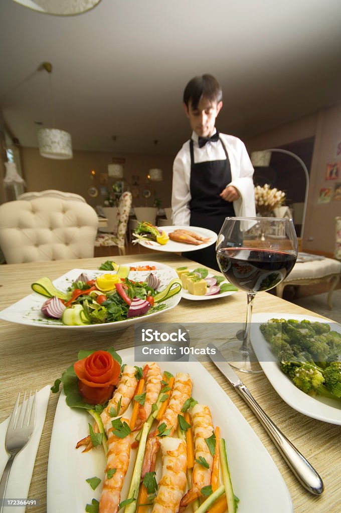 Dîner avec vin rouge. - Photo de A la mode libre de droits