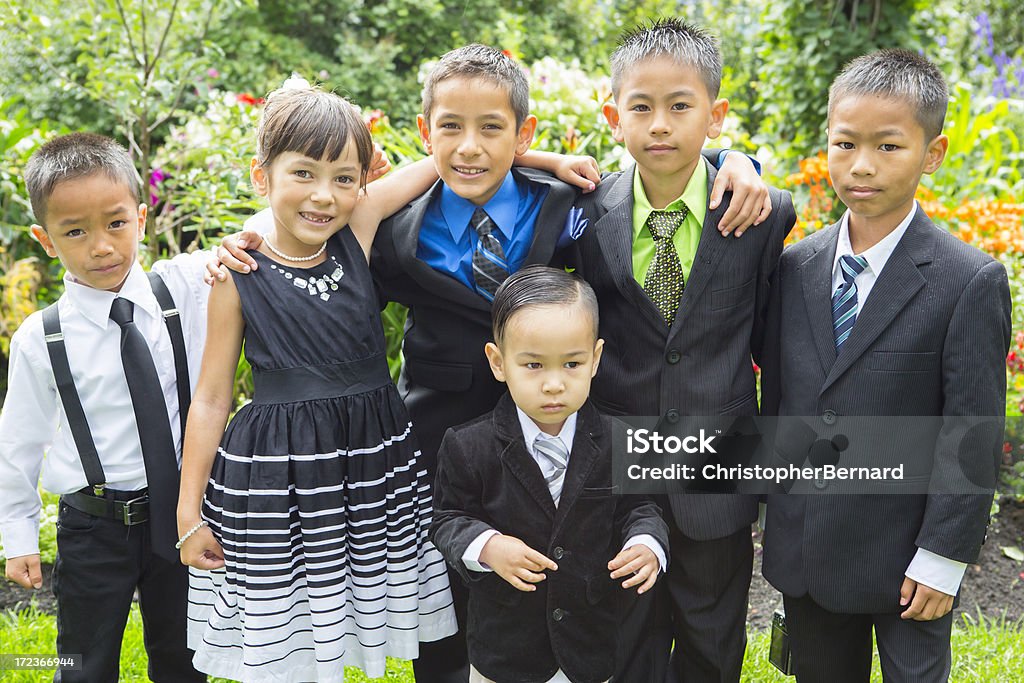 アジアのお子様のグループでのウェディング - 結婚のロイヤリティフリーストックフォト
