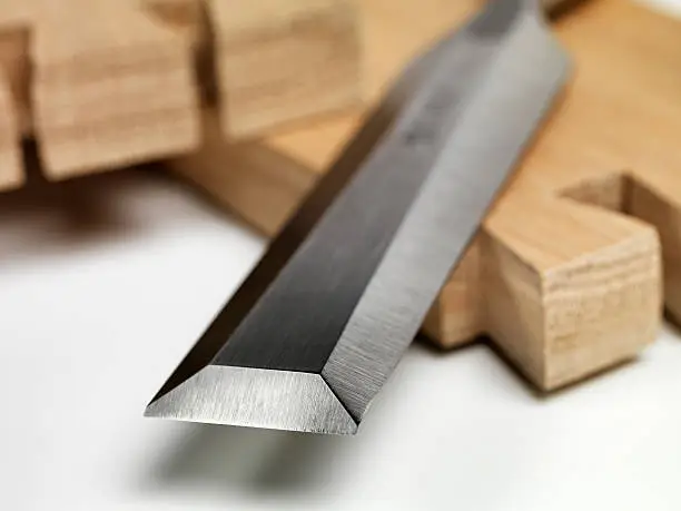 Macro chisel with dovetail joint