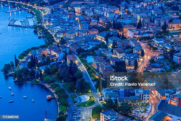 Garda Desde Arriba Italia Foto de stock y más banco de imágenes de Lago de Garda - Lago de Garda, Italia, Villa - Asentamiento humano