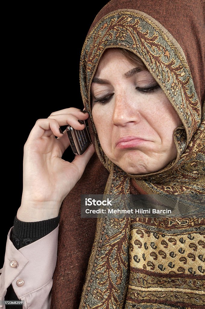 Muslimische Frau redet mit Handy - Lizenzfrei Abaja - Kleidung Stock-Foto