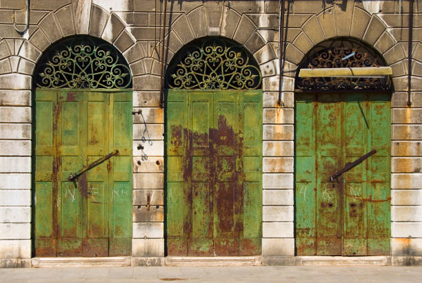 istock Grungy Street Scene 172368284