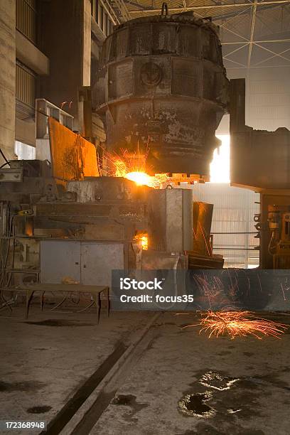 Metalurgia - zdjęcia stockowe i więcej obrazów Biznes - Biznes, Ciężki, Czerwony