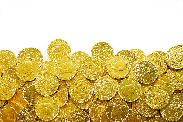 moeda de chocolate com moldura ouro moldura, enrolado fundo de halloween unidade monetária dos estados unidos - chocolate coins imagens e fotografias de stock