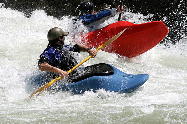 посмотрите - white water atlanta kayak rapid kayaking стоковые фото и изображения
