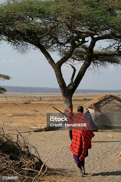 Poblado Masai Foto de stock y más banco de imágenes de Pueblo Masái - Pueblo Masái, Tanzania, Vertical