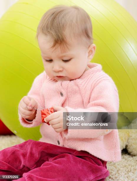 Foto de Menina e mais fotos de stock de 0-11 meses - 0-11 meses, 12-17 meses, 12-23 meses