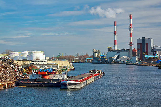 zona industrial - industry szczecin europe nautical vessel - fotografias e filmes do acervo