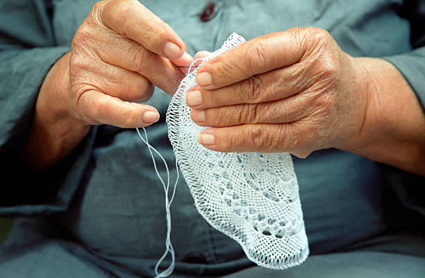 de renda fazer - doily imagens e fotografias de stock