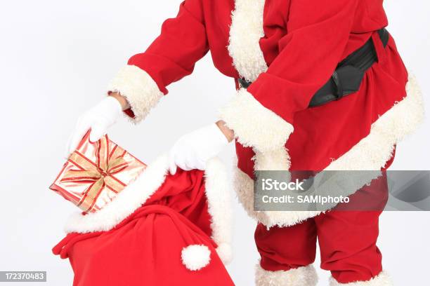 Natal E Santa - Fotografias de stock e mais imagens de Entregar - Entregar, Figura para recortar, Pacote - Empacotar