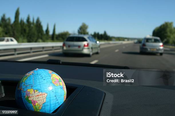 Foto de Onde Você Está Dirigindo e mais fotos de stock de Achar - Achar, Carro, Comunicação