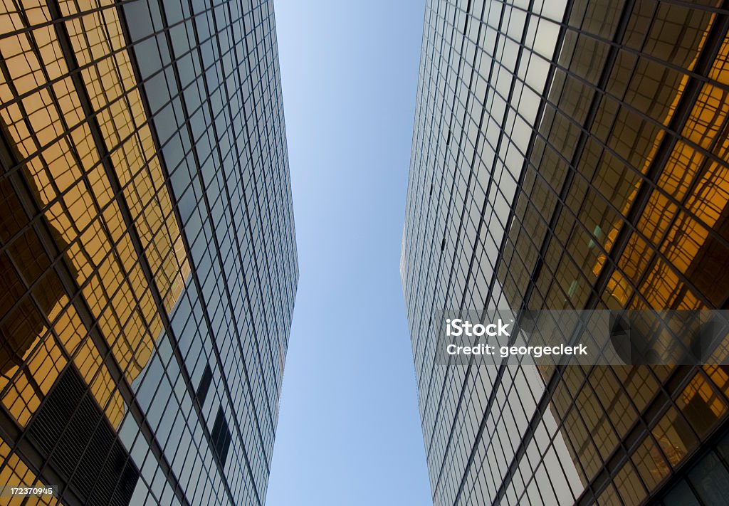 Modernos edificios que reflejan Eachother - Foto de stock de Abstracto libre de derechos