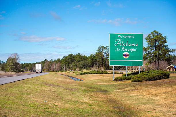 istock Welcome to Alabama sign on I-10 172371157