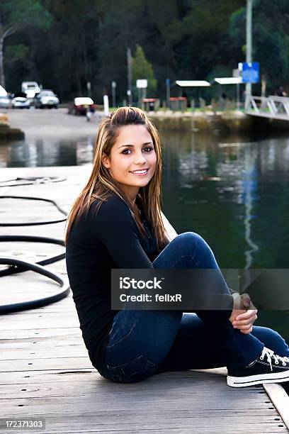 Feliz Foto de stock y más banco de imágenes de 16-17 años - 16-17 años, 18-19 años, Adolescencia