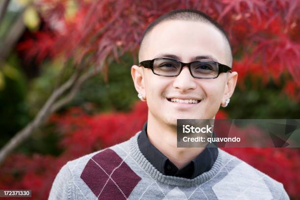 Foto de Asian Jovem Retrato Ao Ar Livre No Jardim Espaço Para Texto e mais fotos de stock de 20 Anos