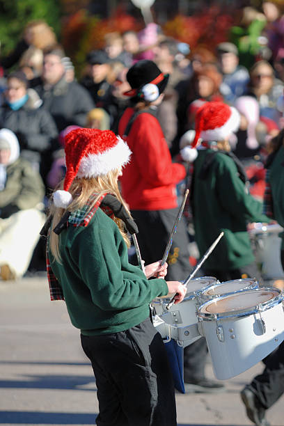 desfile de natal de banda - parade christmas musical band toronto - fotografias e filmes do acervo