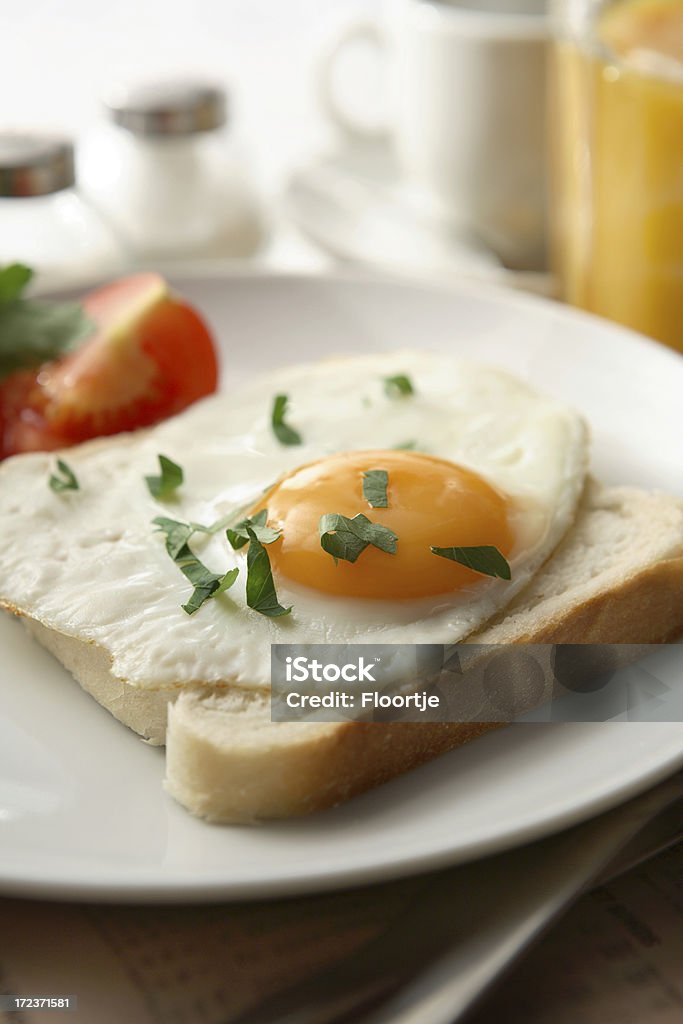 Śniadanie Stills: Jajko sadzone na tosty - Zbiór zdjęć royalty-free (Bez ludzi)