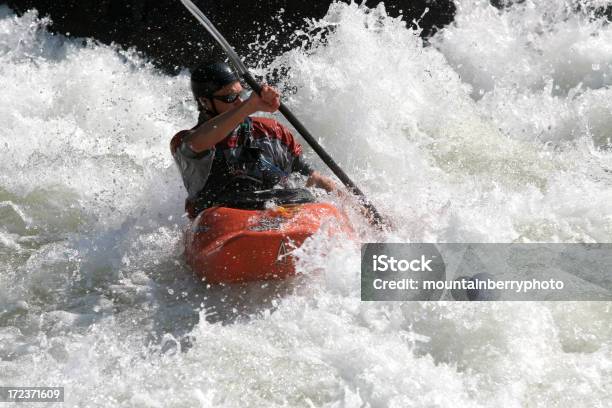 로네 Kayaker 강에 대한 스톡 사진 및 기타 이미지 - 강, 구명 조끼, 극단 지형