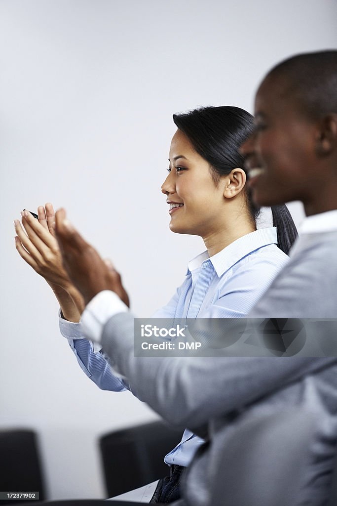 business di successo dirigenti applaudire in un seminario - Foto stock royalty-free di Affari