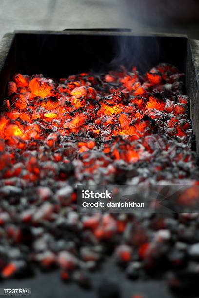 Brasa Carvão - Fotografias de stock e mais imagens de Brasa - Brasa, Calor, Carvão