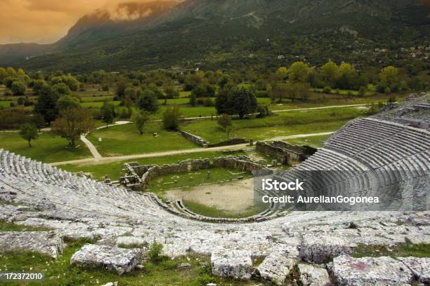 Anfiteatro Ioanina Foto de stock y más banco de imágenes de Anfiteatro - Anfiteatro, Arquitectura, Blanco - Color