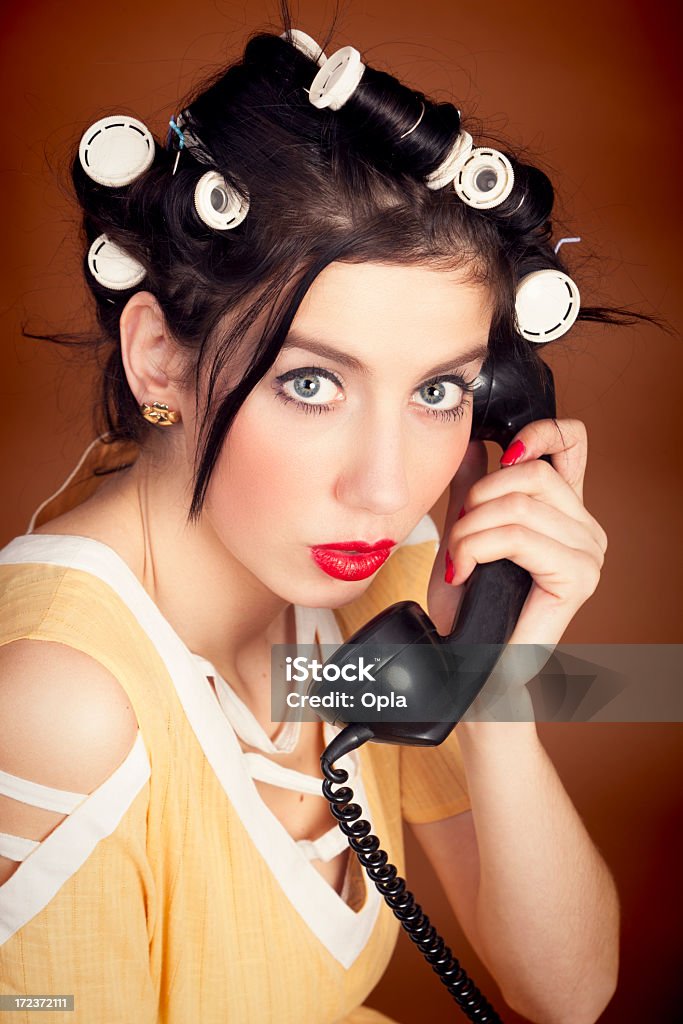 Antigo telefone de mulher com velha - Foto de stock de 20-24 Anos royalty-free