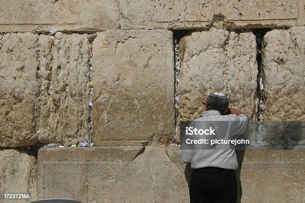 Beten An Der Westlichen Mauer Stockfoto und mehr Bilder von Klagemauer - Klagemauer, Altstadt, Beten