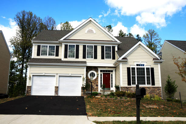 istock Modern Luxury Home in Suburbia 172372830