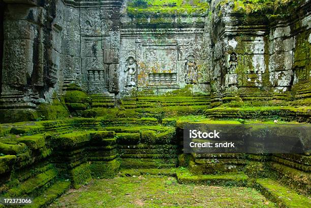 Angkor Wat Cubierto De Musgo Pared Foto de stock y más banco de imágenes de Angkor Wat - Angkor Wat, Antiguo, Asia