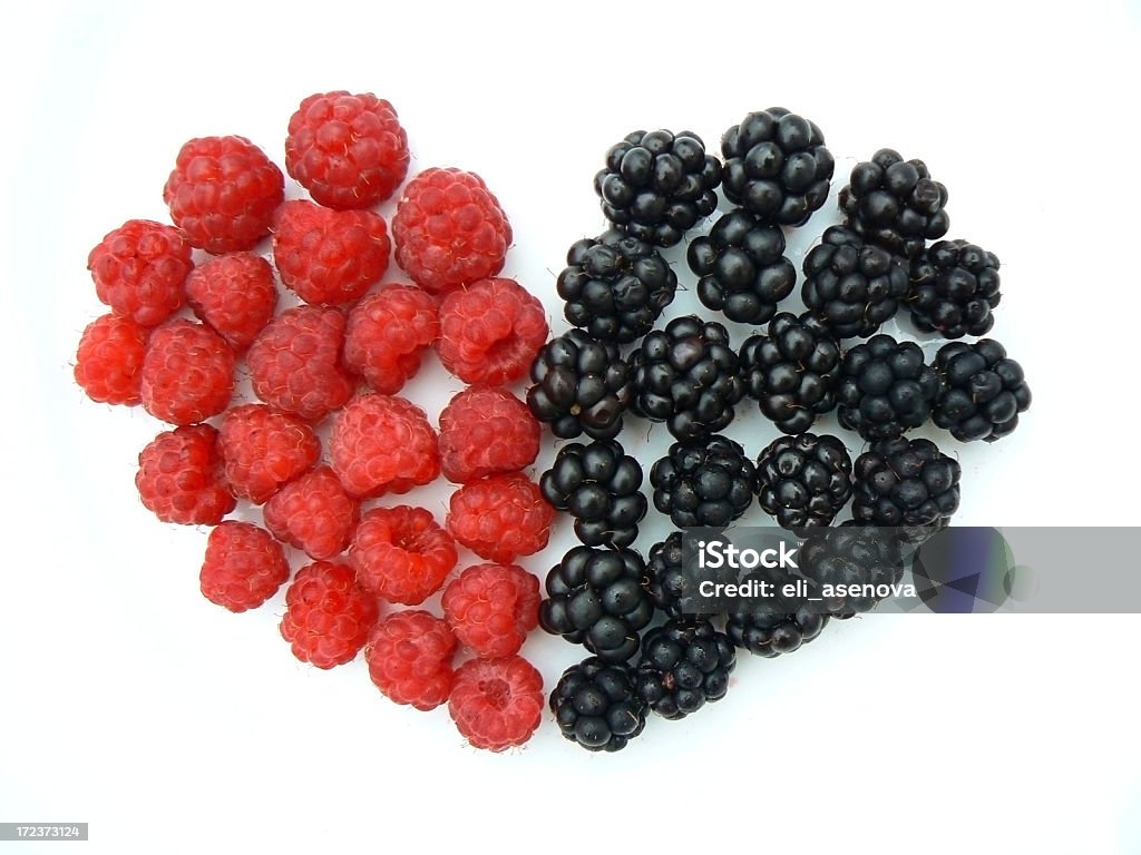 Himbeere und blackberry valentine Herzen. - Lizenzfrei Beere - Obst Stock-Foto