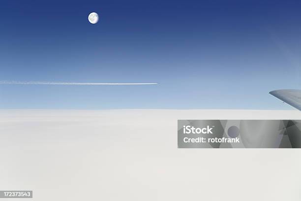 Foto de Céu Com Lua e mais fotos de stock de Avião - Avião, Avião comercial, Azul