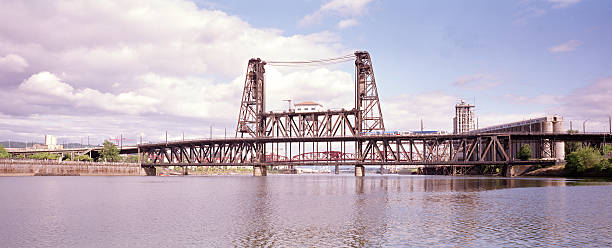 istock Portland's Steel Bridge 172373737